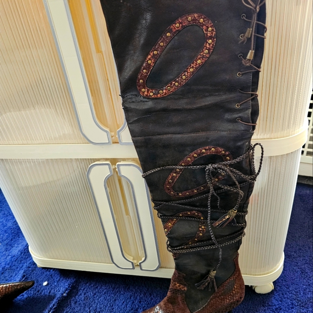 Da Viccino Brown Laced Up Thigh High Boots.